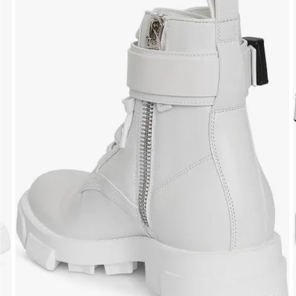 Givenchy - Picture 4 of 4